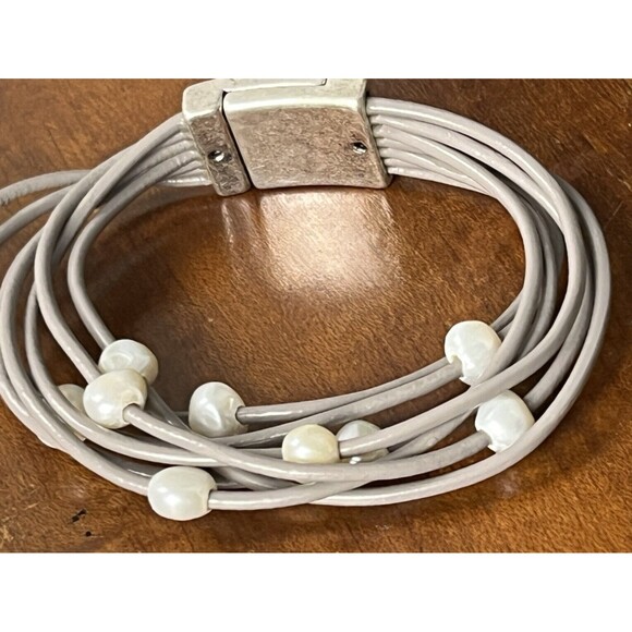 Saachi Wrap Bracelet White Freshwater Pearl Taupe Leather Magnet Clasp NWT - Picture 4 of 9